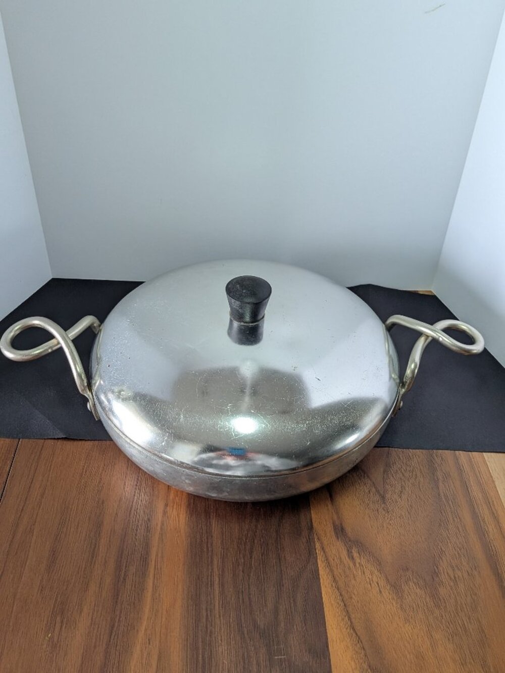 Vintage Wear-Ever Aluminum Covered Skillet Pan G-901 W/ Twisted Handles 9.25"